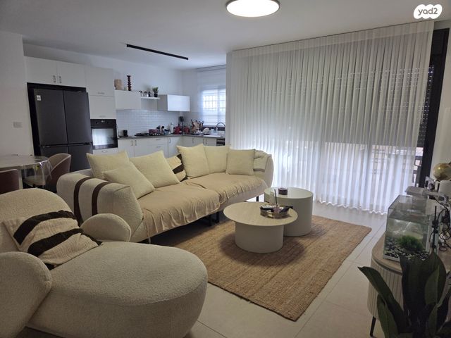 דירת גן, חיים נחמן ביאליק 14, גן יבנה מערב, גן יבנה