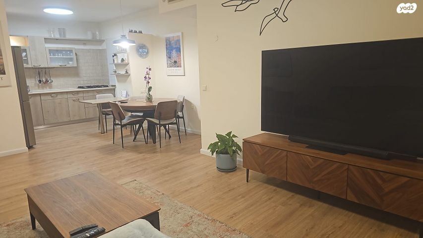 דירה, כרמל 1, אחוזת הנשיא, רחובות