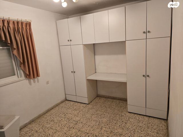 דירה, הרב עוזיאל 9, רמב"ם, ראשון לציון