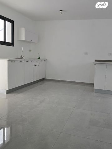 מרתף/ פרטר, השמחה 19, שרונה, כפר יונה