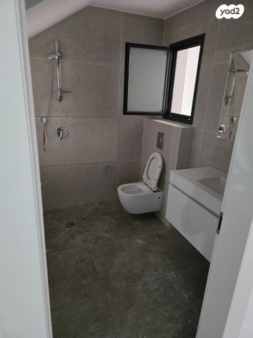 מרתף/ פרטר, השמחה 19, שרונה, כפר יונה