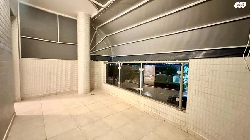 דירה, תנועות הנוער 3, נעורים, ראשון לציון