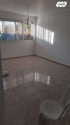 דירת גן, גבעת המייסדים 1, אזור תעשייה מישור אדומים, מעלה אדומים