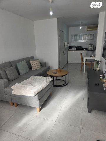 דירה, באר אורה 12, נווה רם, שיכון מזרחי, רמת גן