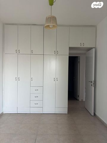 דירה, האחים בז'רנו 2, חרוזים, רמת גן