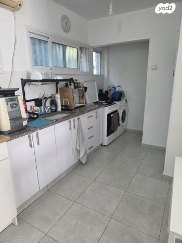 דירה, באר אורה 12, נווה רם, שיכון מזרחי, רמת גן