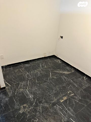 מרתף/ פרטר, הדולב 25, אבן גבירול, רחובות