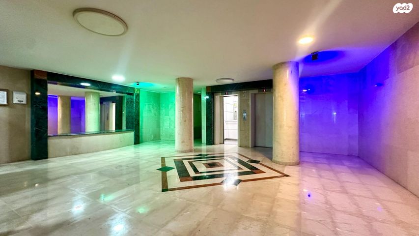 דירה, תנועות הנוער 3, נעורים, ראשון לציון