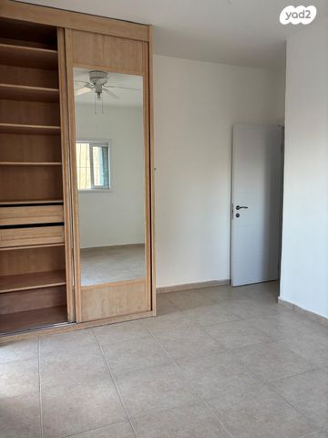 דירה, האחים בז'רנו 2, חרוזים, רמת גן