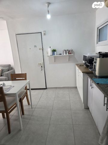 דירה, באר אורה 12, נווה רם, שיכון מזרחי, רמת גן