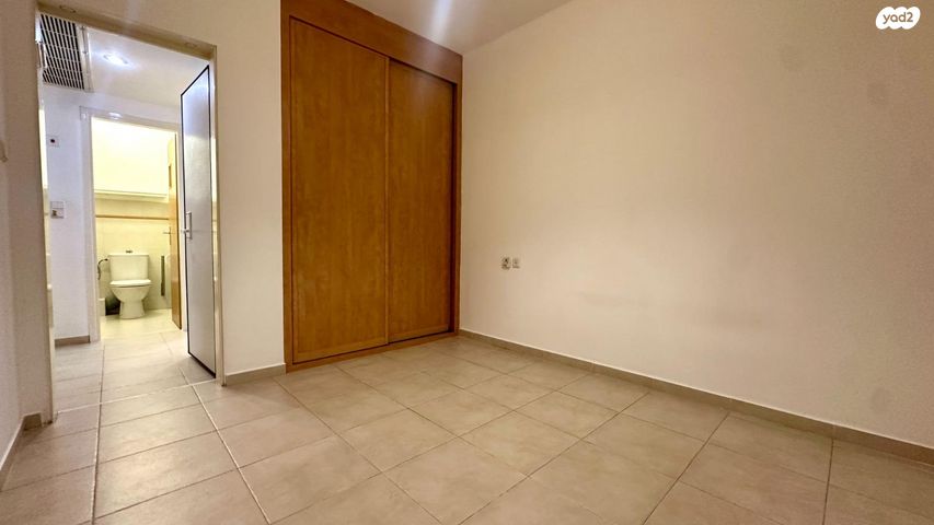 דירה, תנועות הנוער 3, נעורים, ראשון לציון