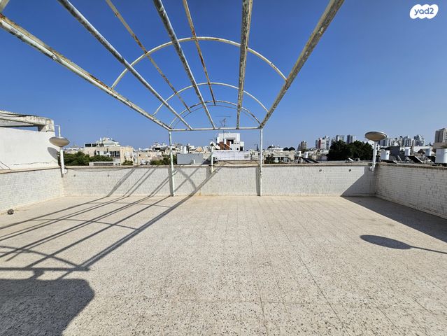 גג/ פנטהאוז, רמח"ל 8, נאות רחל, חולון