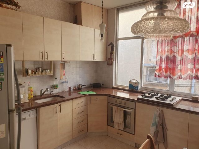 דירה, פרלשטיין 21, לב העיר, בת ים