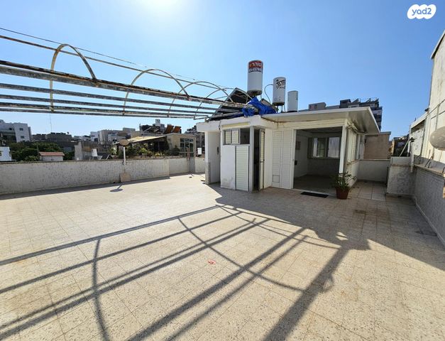 גג/ פנטהאוז, רמח"ל 8, נאות רחל, חולון