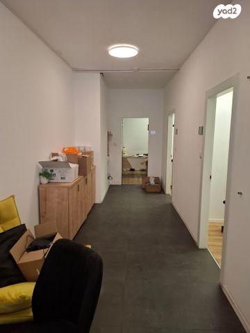 דרך מנחם בגין 116