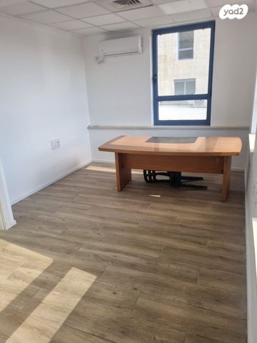 כנפי נשרים 13