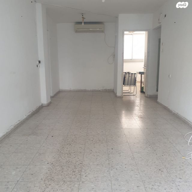 דירה, רמב"ם, ראשון לציון