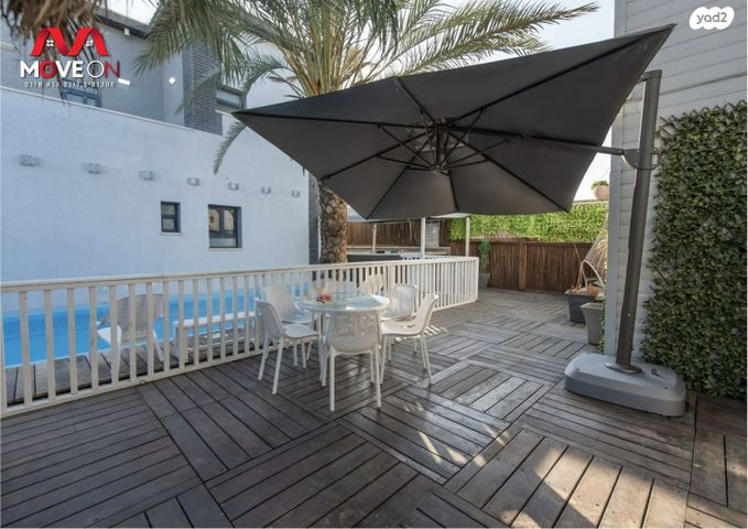 טריפלקס, מגדל, מגדל