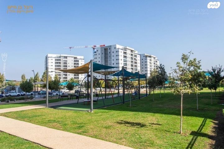 גג/ פנטהאוז, נעמי שמר, נאות אפק, אפקה, קרית ביאליק