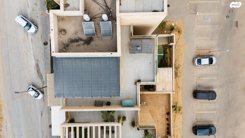 גג/ פנטהאוז, סרן יובל נריה, דימונה