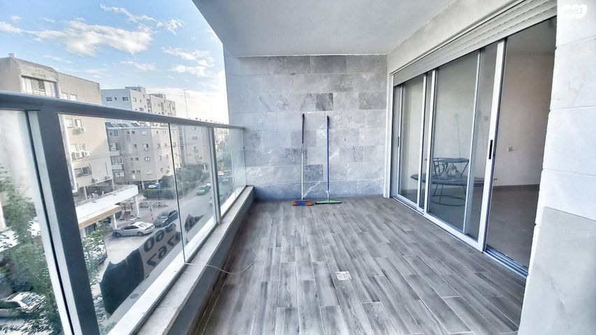 דירה, יהודה לייב פינסקר, רמב"ם, ראשון לציון