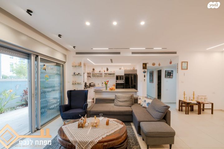 דירת גן, אריאל שרון, נווה שרון / שער העיר, נתיבות