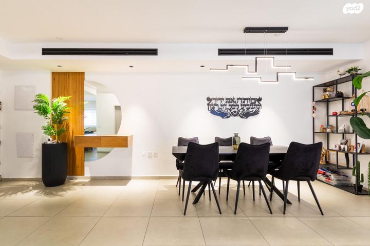 גג/ פנטהאוז, סרן יובל נריה, דימונה