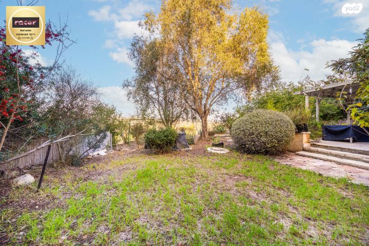 בית פרטי/ קוטג', הרימון, שורש, שורש