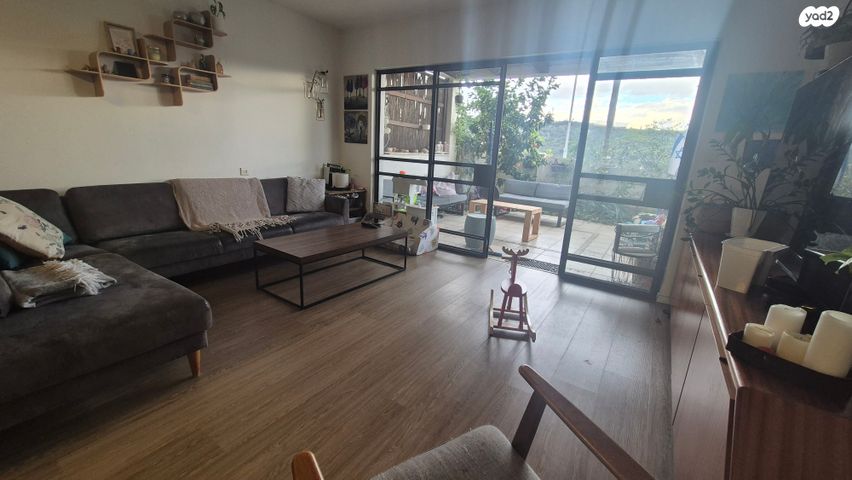 דירת גן, אורנית, אורנית