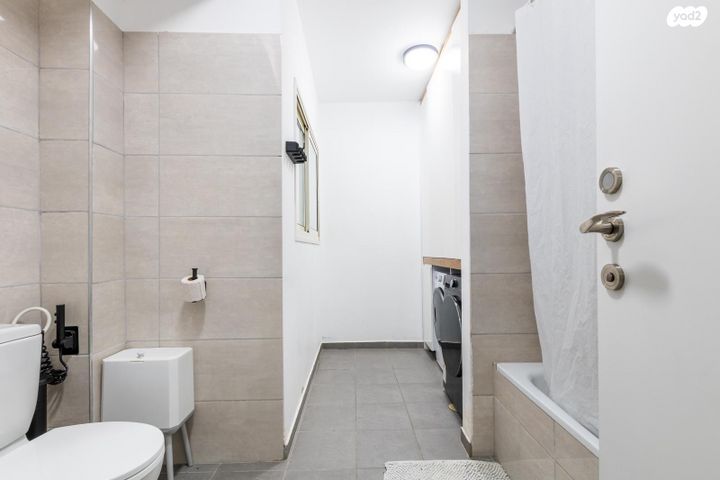 גג/ פנטהאוז, סרן יובל נריה, דימונה