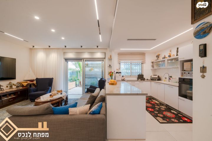 דירת גן, אריאל שרון, נווה שרון / שער העיר, נתיבות