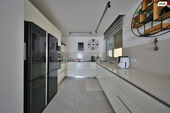 דירה, ש"י עגנון, משכנות האומנים, קרית מוצקין