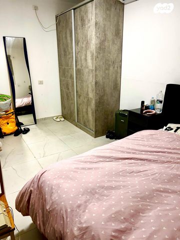 דירת גן, ז'אן ז'ורס, נאות רחל, חולון