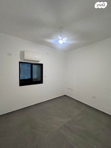 דירה, ליאונרדו דה וינצ'י 12, גני שרונה, קרית הממשלה, תל אביב יפו