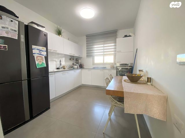 שקמים ואגמים