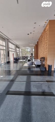 דירה, ניסים אלוני, צמרות איילון, פארק צמרת, תל אביב יפו