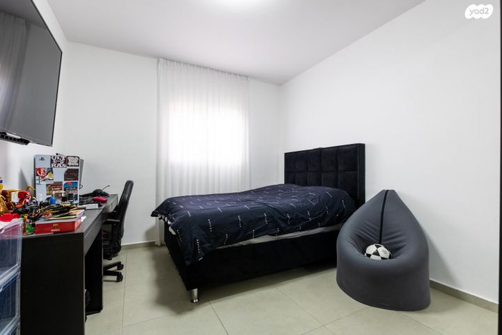 גג/ פנטהאוז, סרן יובל נריה, דימונה