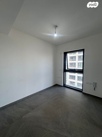 דירה, ליאונרדו דה וינצ'י 12, גני שרונה, קרית הממשלה, תל אביב יפו