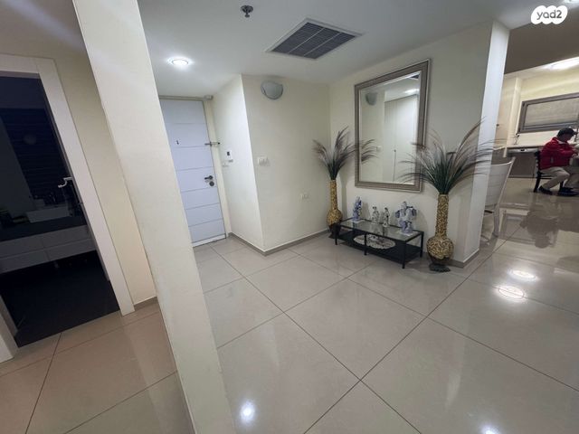 דירה, שדרות אבא חושי, סביוני הכרמל, חיפה