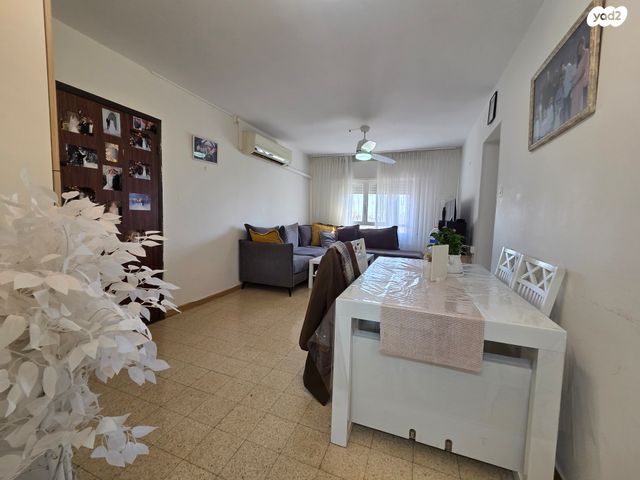 דירה, מרדכי אלקחי, ארמון הנציב, תלפיות מזרח, ירושלים