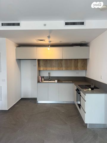 דירה, ליאונרדו דה וינצ'י 12, גני שרונה, קרית הממשלה, תל אביב יפו