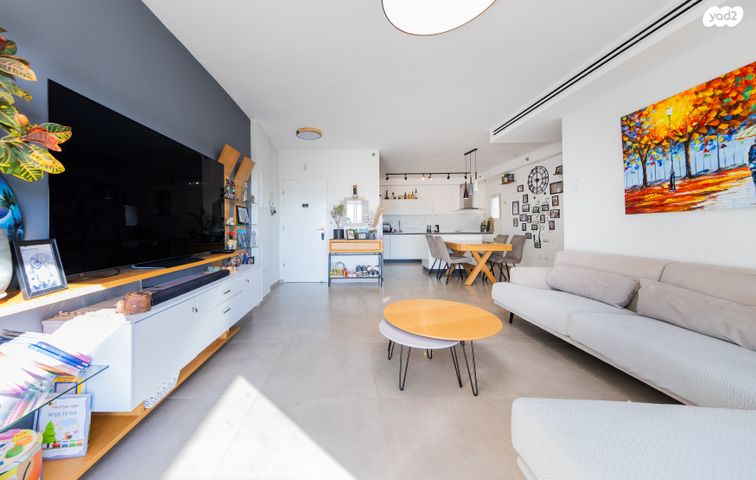 דירה, יסוד המעלה, גיל עמל, הוד השרון