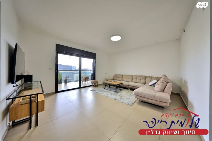 דירה, עפרה חזה, משכנות האומנים, קרית מוצקין