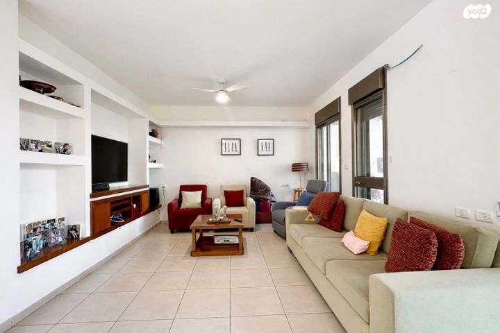 דו משפחתי, הזית 28, מושבה מרכז, זכרון יעקב