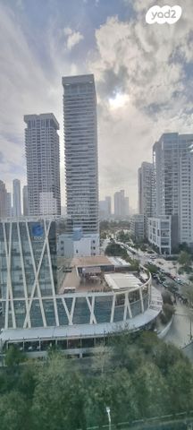 ניסים אלוני 