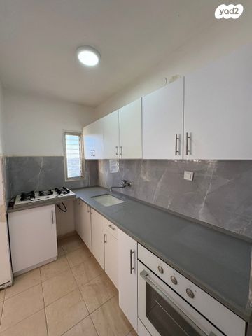 דירה, חיים חורי, יעקב מסיקה, אופקים