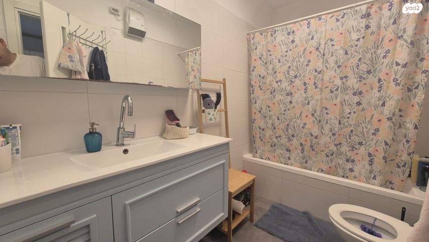 דירת גן, אורנית, אורנית