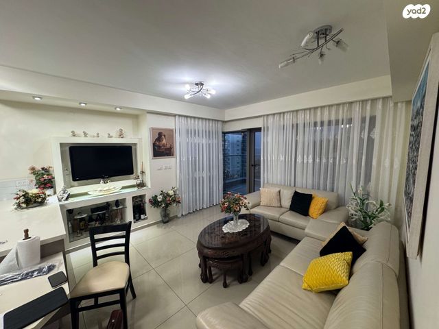 דירה, שדרות אבא חושי, סביוני הכרמל, חיפה