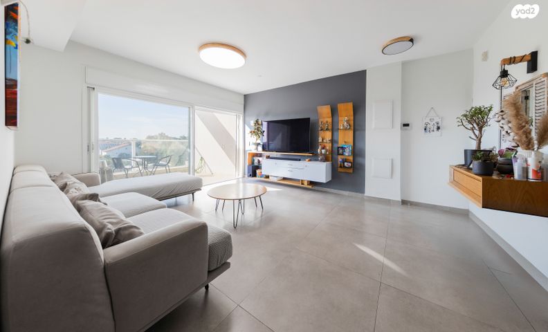 דירה, יסוד המעלה, גיל עמל, הוד השרון