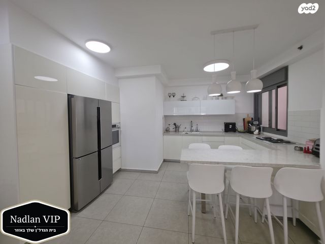 גג/ פנטהאוז, ז'בוטינסקי, אזור